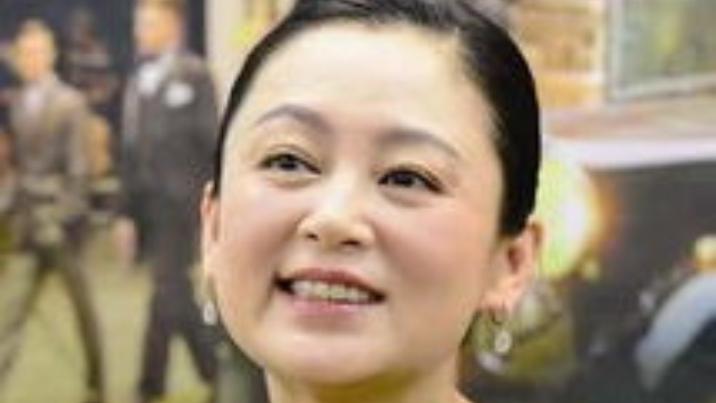 你知道吗？57岁的陈红近期现身时装周秀场的生图流出，她松弛舒展的状态，让不少网友