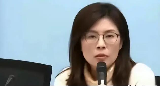 台湾省时事评论员郑丽文竟然抛出了这么犀利的问题！她问道：如果有一天，我们真的和解