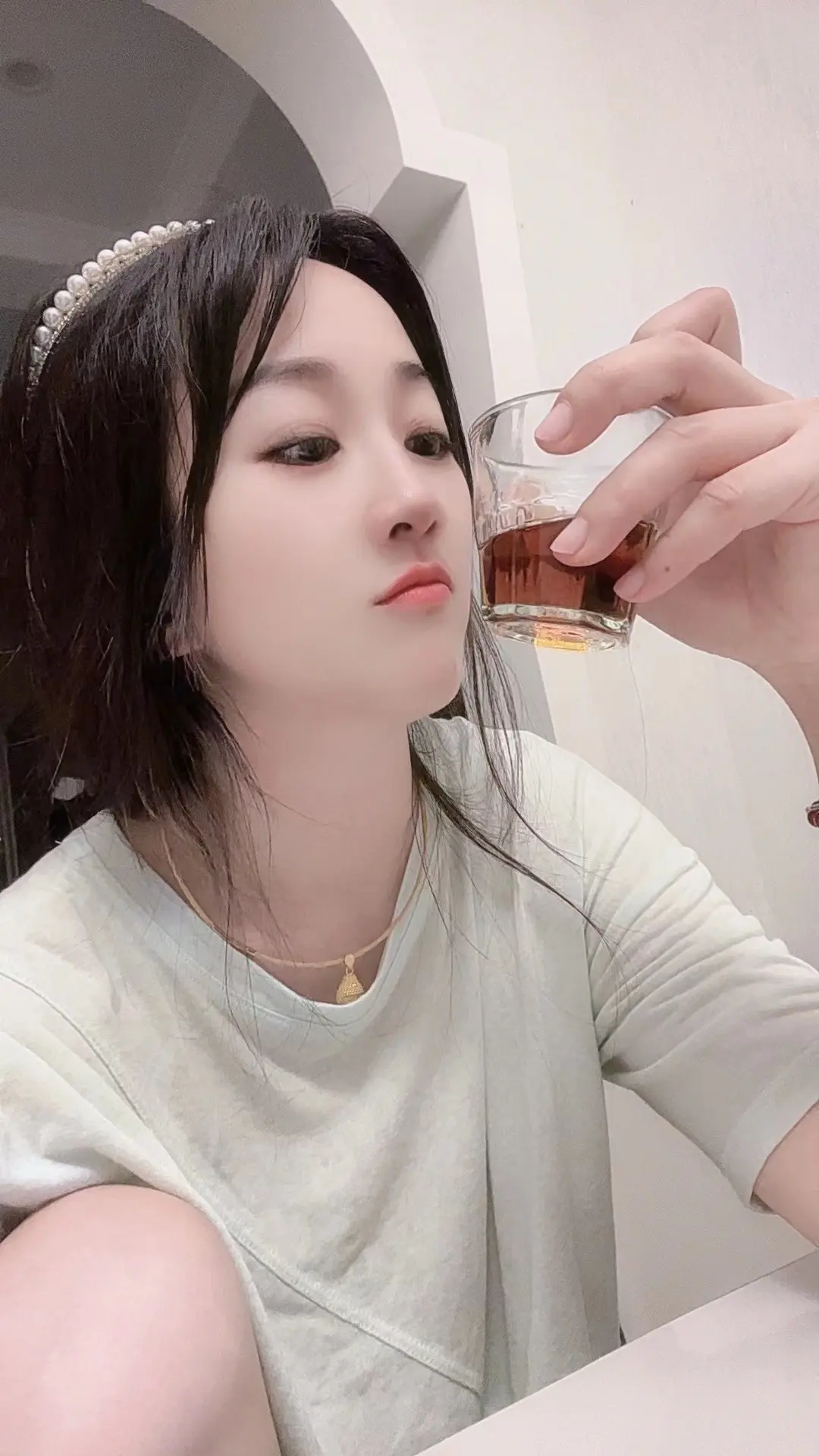 无数个需要别人的瞬间我都是一个人，所以我也早就不需要那些若即若离的陪伴了