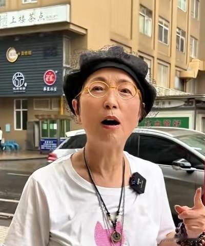 风华绝代石榴姐，岂是浪得虚名！

一提苑琼丹，好多人先想起《唐伯虎点秋香》里香肠