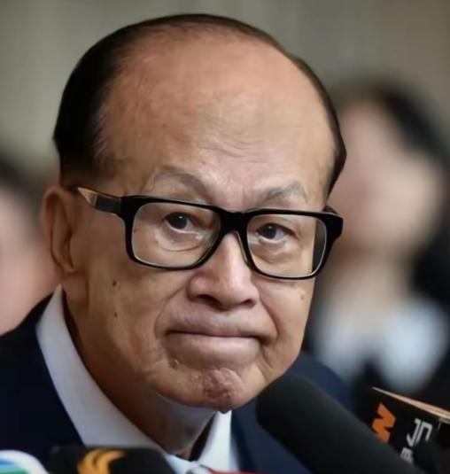 这两天李嘉诚心里应该不是滋味，全运会火炬在粤港澳大湾区传递，香港四大家族去了三家