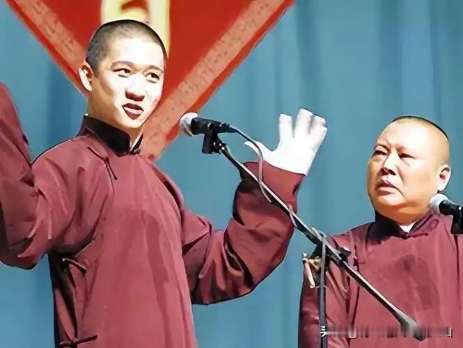 彻底沦为曹云金配角的刘云天再也回不去德云社了！当初郭德纲极力挽留：除了于谦搭档随