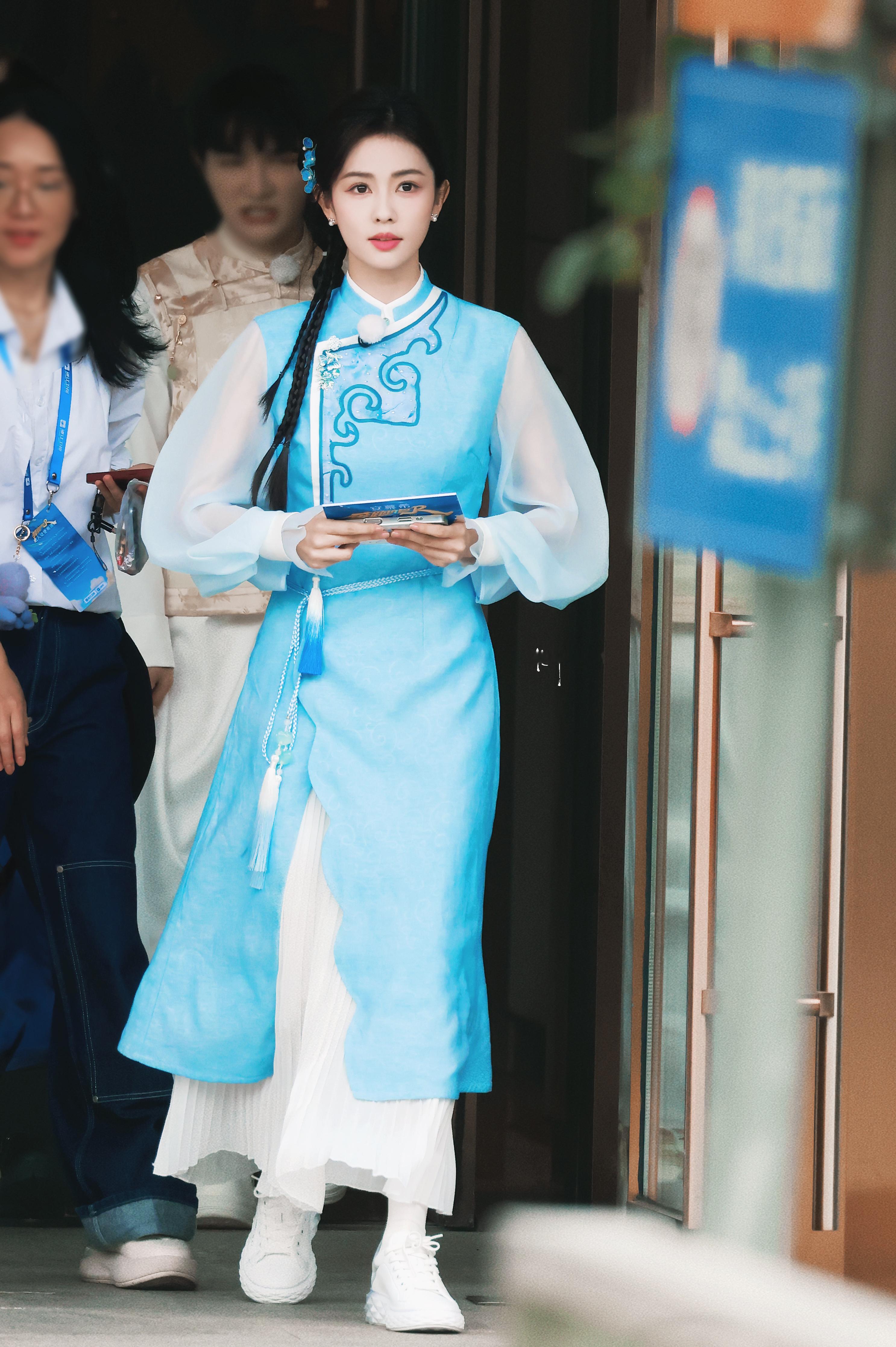 白鹿[超话]  ▪奔跑吧白鹿 ·250508 上班·白鹿​​​