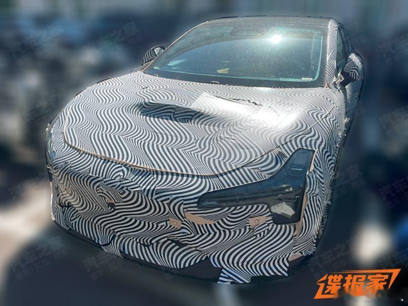 果然，在乐道发布以后，小鹏MONA流出了更多「谍照」多个角度把外观内饰基本拍全了