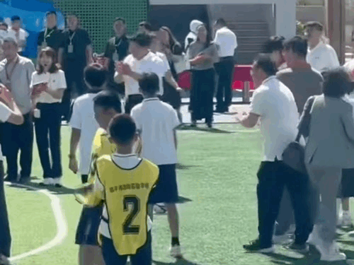 踢球⚽️ ​​​