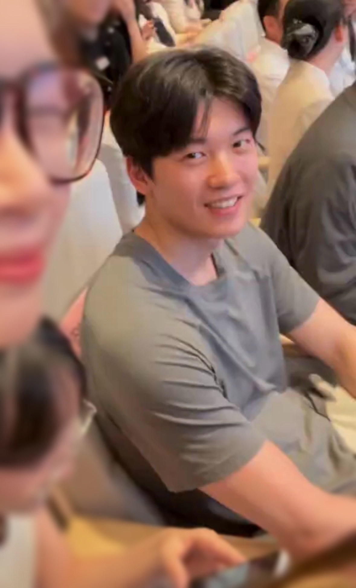 对面的顺顺看过来🎵 