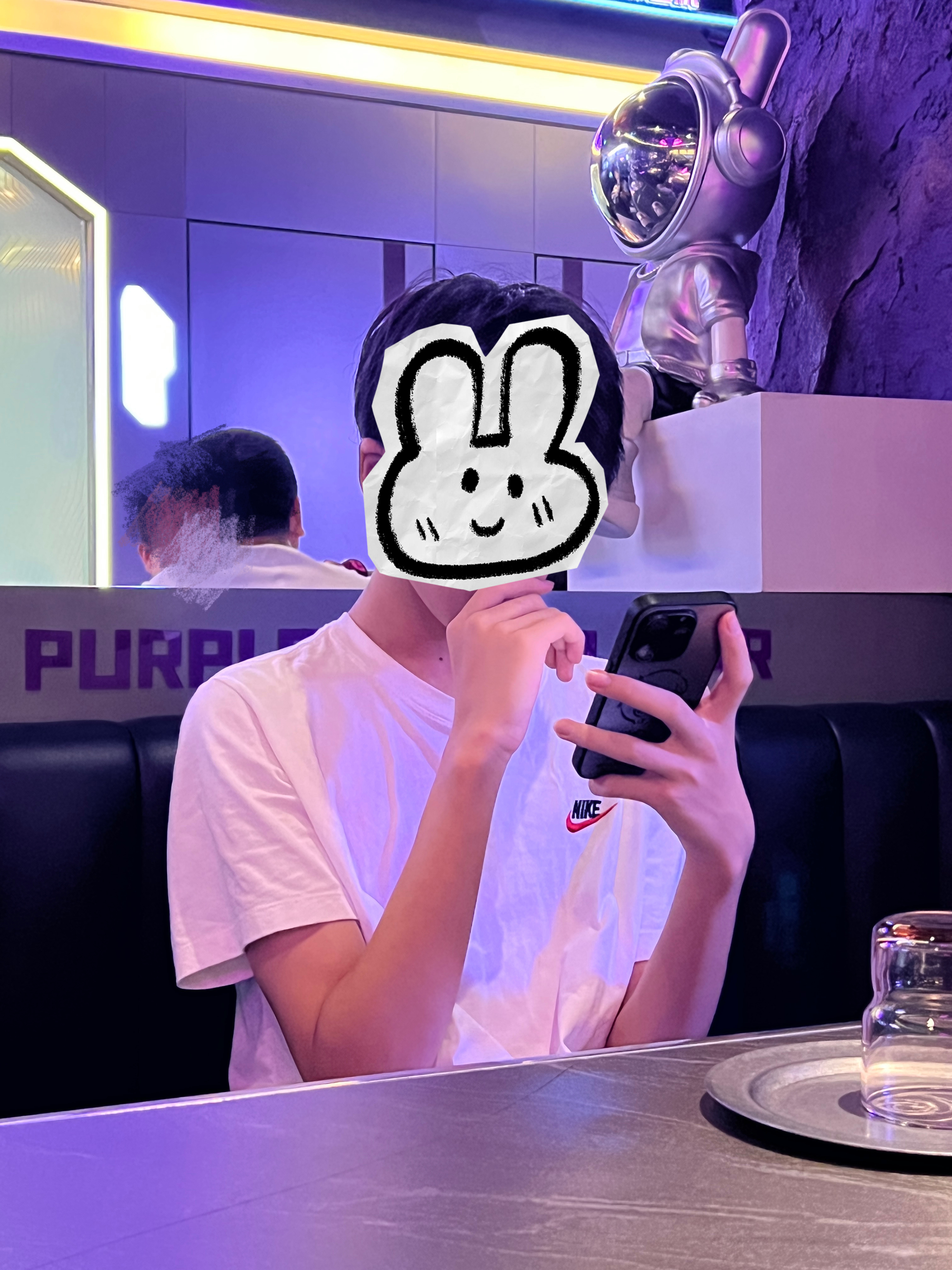 小帅哥说约我吃饭，我一直等，等到他八点半，我都低糖了他才来！ 
