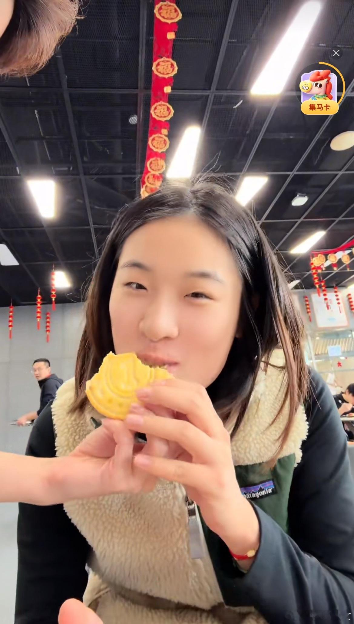 中国美食是冬奥最强气氛组中国美食才是冬奥最强气氛组！别人家食堂做饭，咱中国代表队