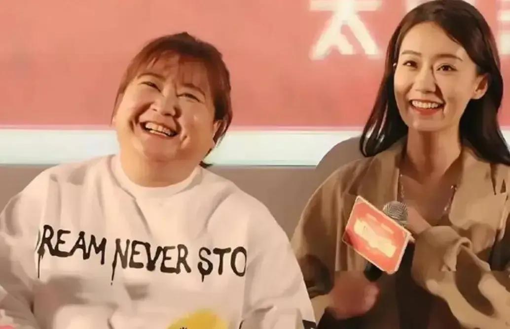 43岁贾玲和40岁杨天真同框！健康瘦与手术瘦的差距太明显贾玲身材变化 杨天真