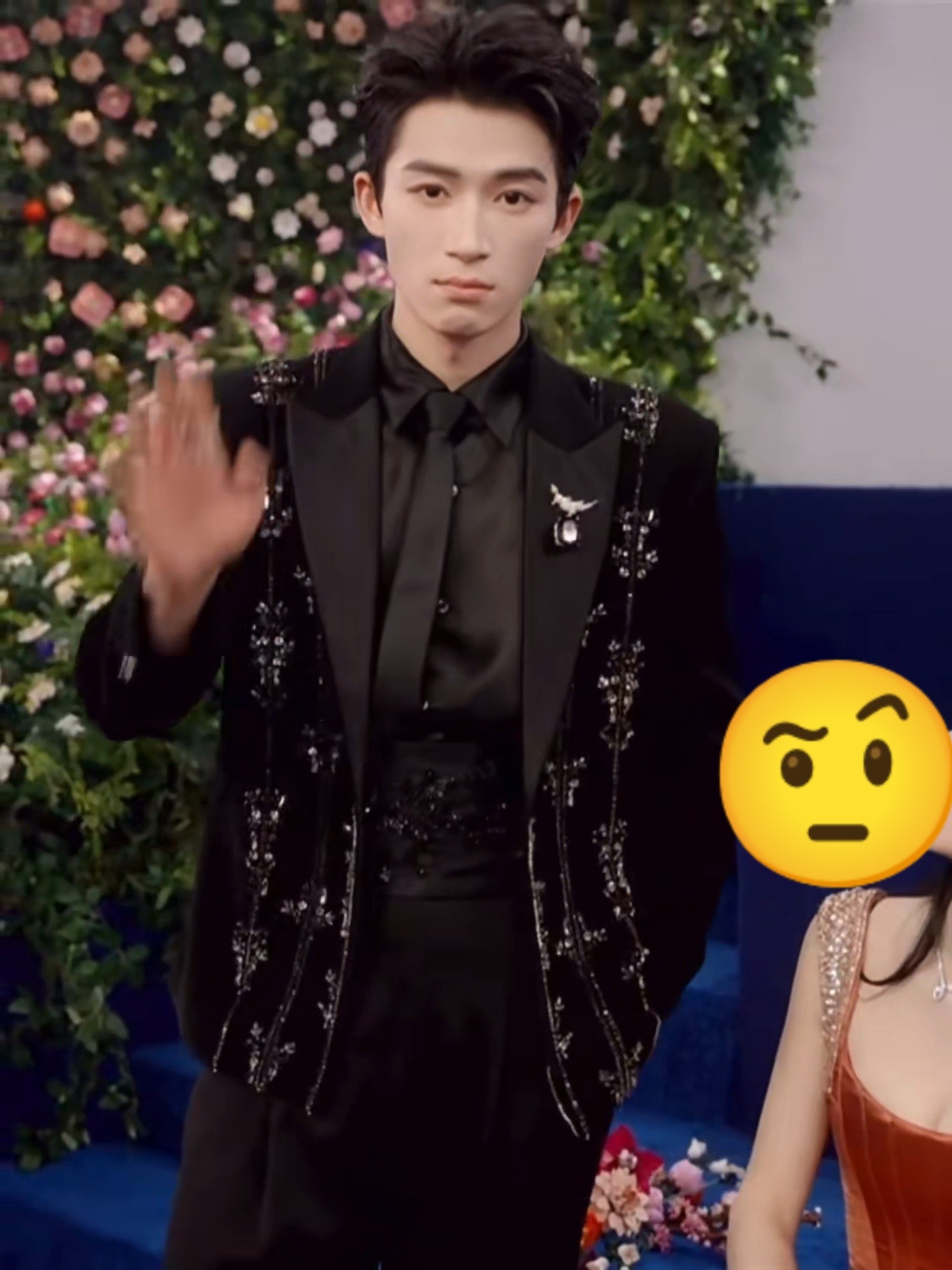 挑眉🤨王星越 ​​​