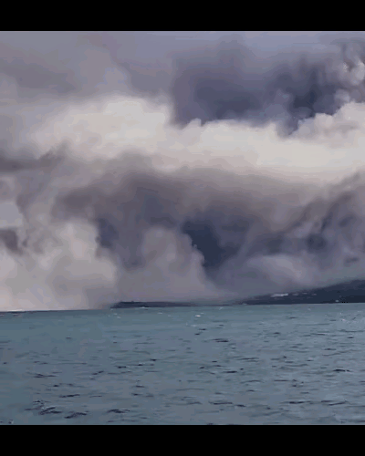 日本樱岛南岳火山口今天喷发，大量火山灰冲向1300米天空，然后又落到鹿儿岛市。日