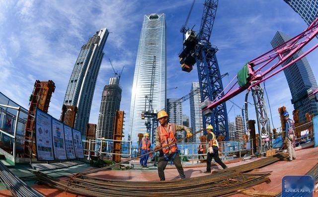 为什么中国担得起“基建狂魔”这个称号？我给大家摆一组数字：贵州一年的GDP约2.