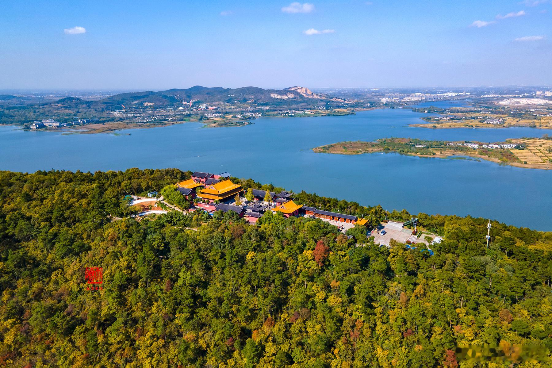 金牛湖，南京地区最大的人工湖，因湖畔金牛山而得名，传唱世界的中国民歌《茉莉花》诞