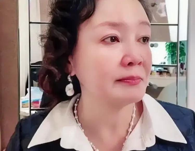 张兰，给人的印象一直是：直接且率真，大大咧咧的。其实她的内心深处是细腻柔软的。