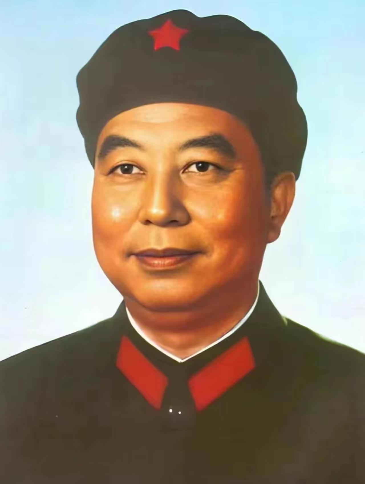 上世纪九十年代初，全国掀起学习华西村的热潮。时任中央政治局常委李瑞环同志，也来到