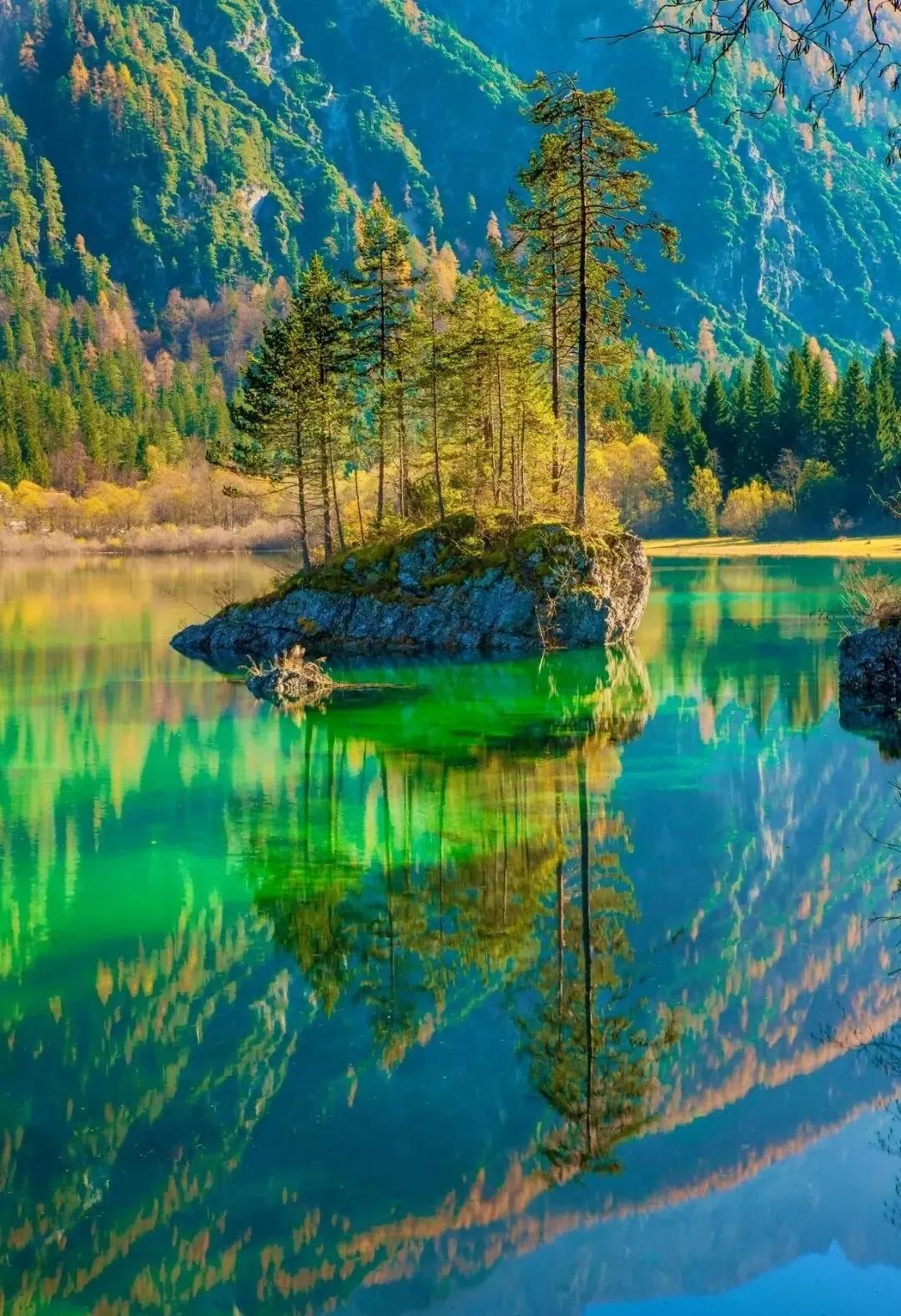 告诉你一个秘密：男人爱干净，爱的根本不是你擦的地板。
他们爱的，是你关系不黏腻、