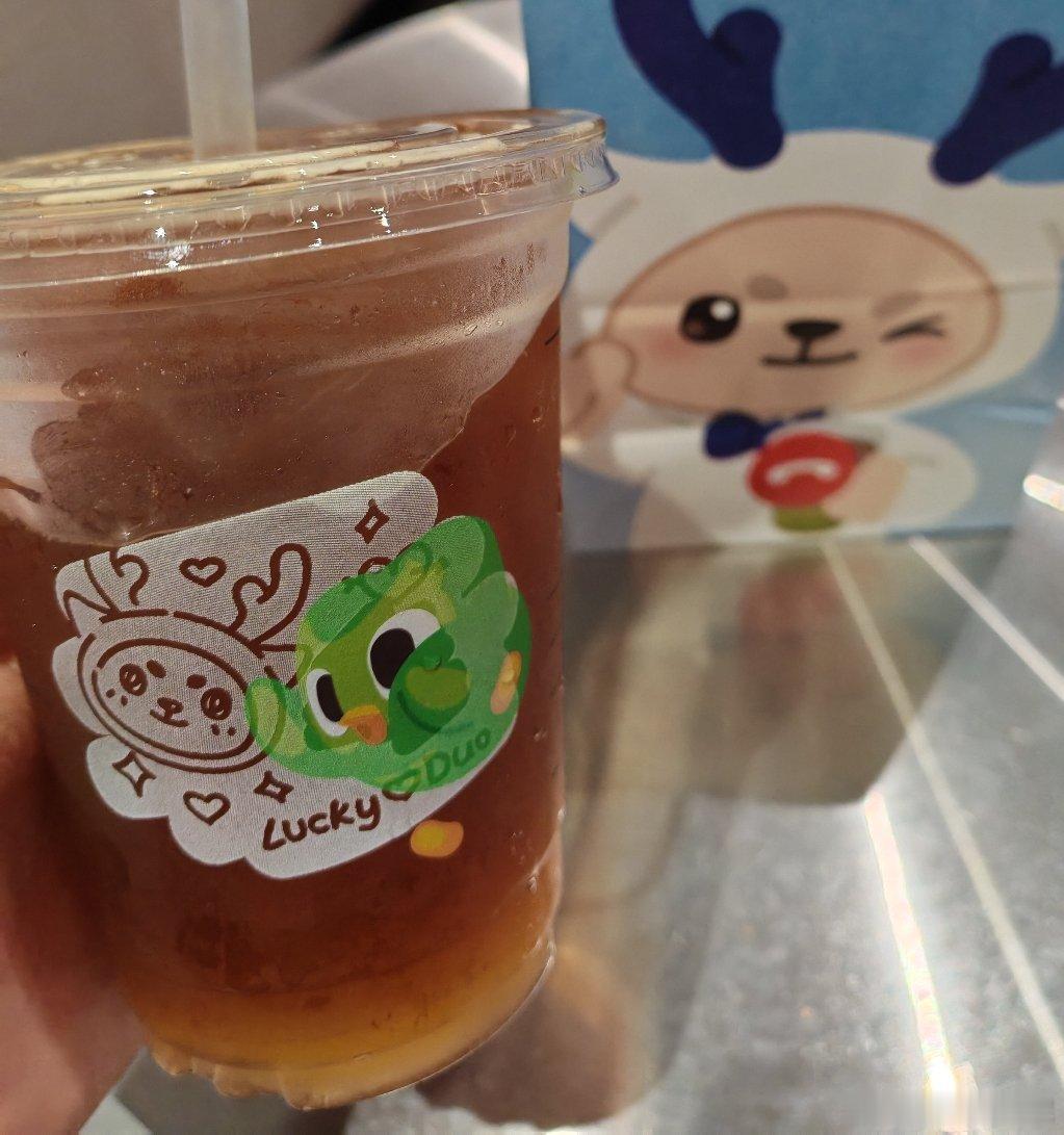 好想喝奶茶 只敢点个低卡的美式