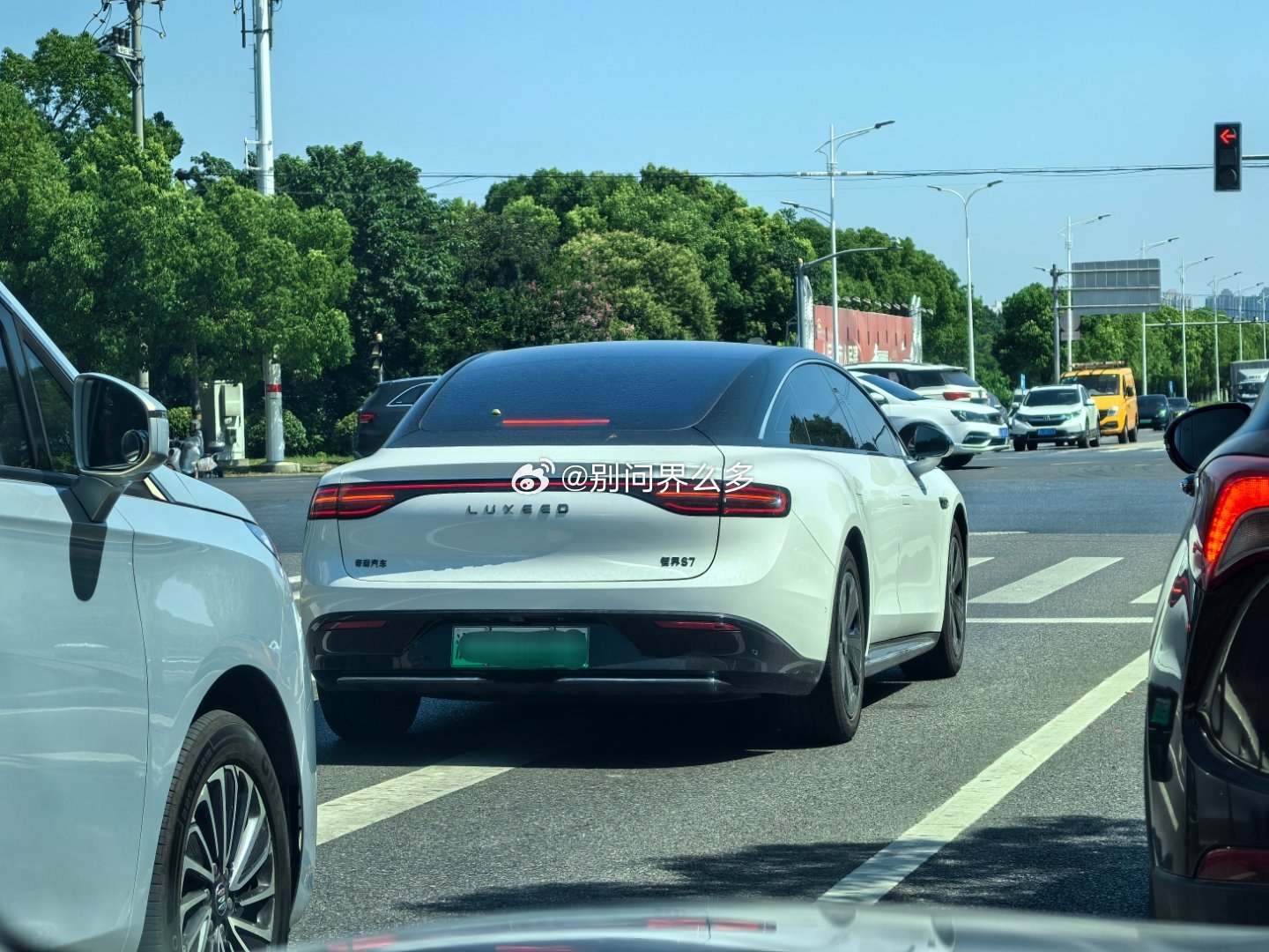 智界S7 看来看去 还是这个黑白双拼熊猫色最好看 ​​​