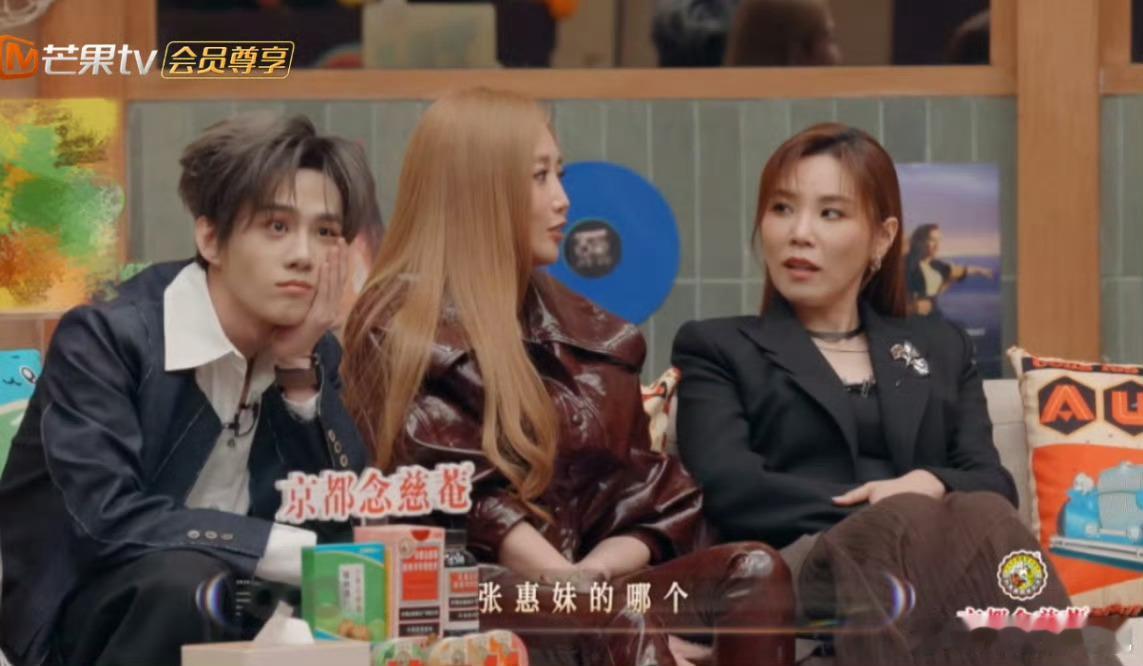 Alin模仿张惠妹开嗓 声生不息组队时，开嗓活动欢乐多。Alin向李佳薇提议学张