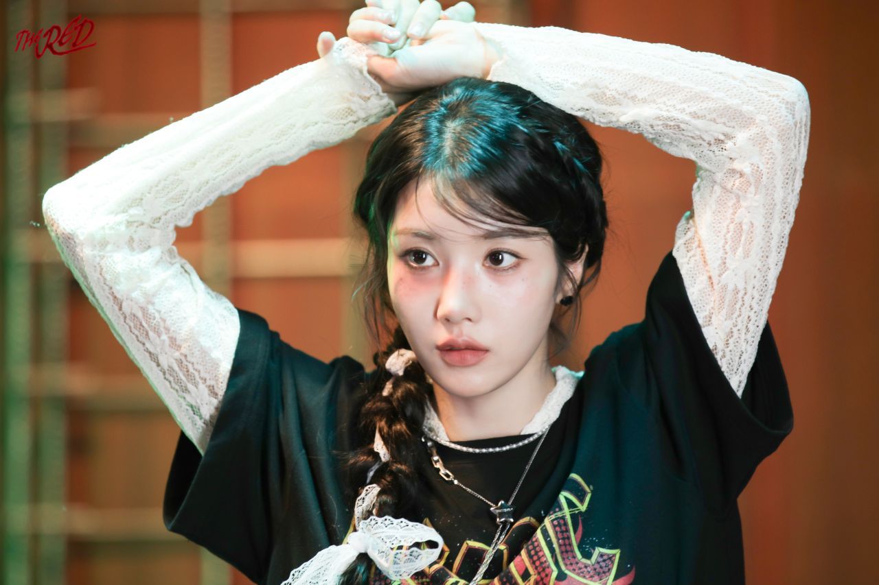 权恩妃（Kwon Eun Bi）公布THE RED演唱会宣传片2025 年 8 