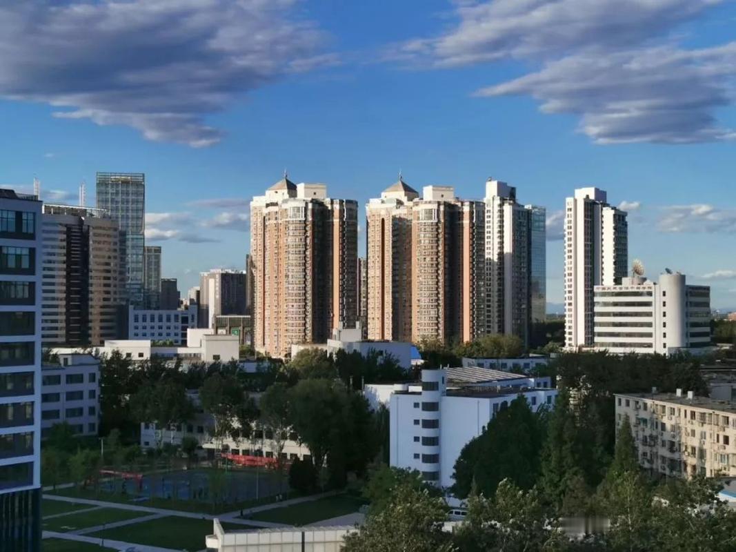 房地产行业迎来颠覆性新政，地方卖地再也不能随心所欲，以前靠卖地赚钱的日子，彻底一