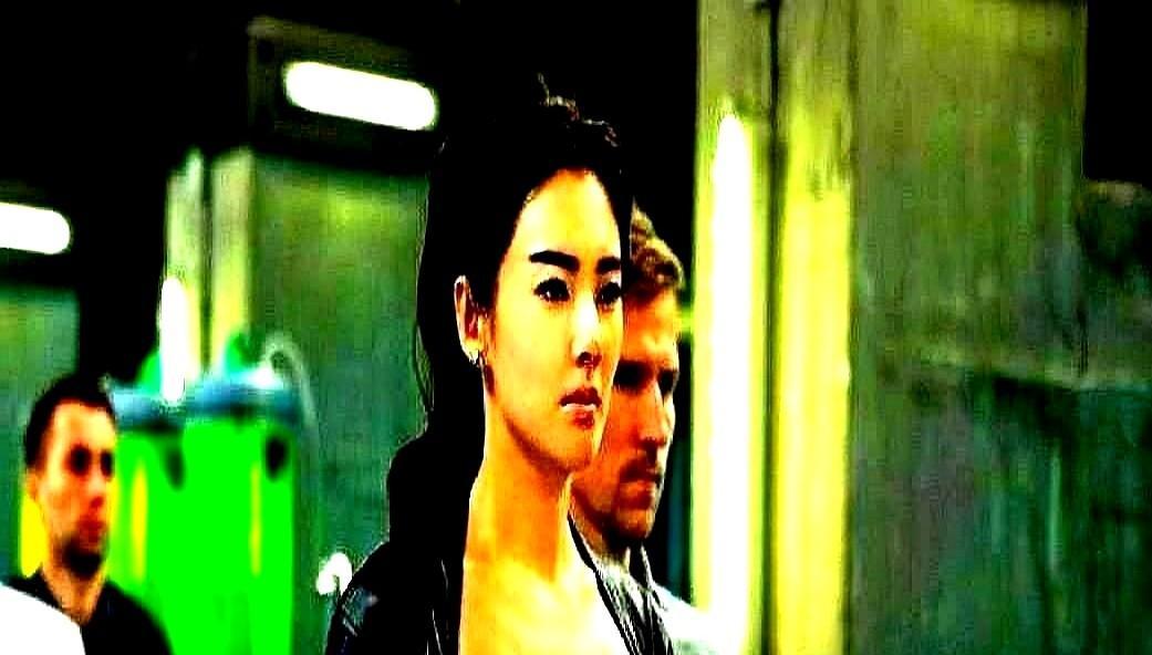 张雨绮当年不要钱演《美人鱼》，不是傻，是憋大招。
周星驰没给她片酬，她不闹，反