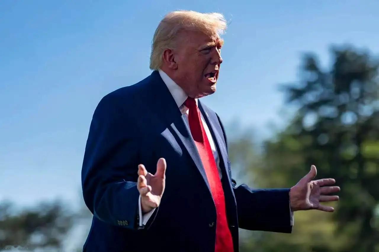 美军拦截进出霍尔木兹船只美军在霍尔木兹海峡的拦截是霸权霸凌，严重破坏国际航行自由