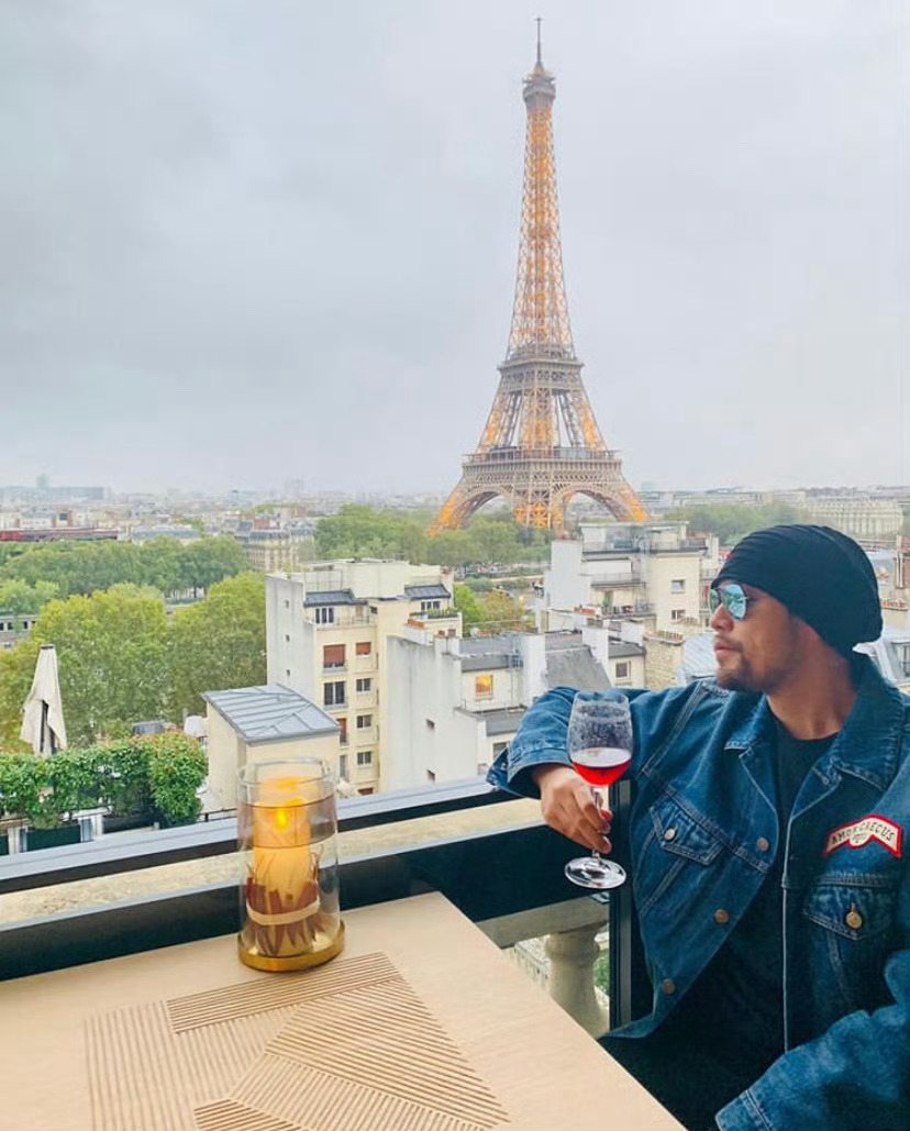 一杯红酒就配铁塔