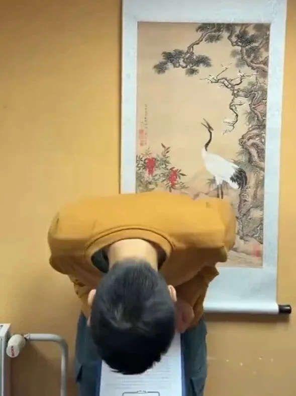 连鞠躬都和小鬼子一样不接受道歉！直接全网封杀吧！烽火问鼎计划 ​​​