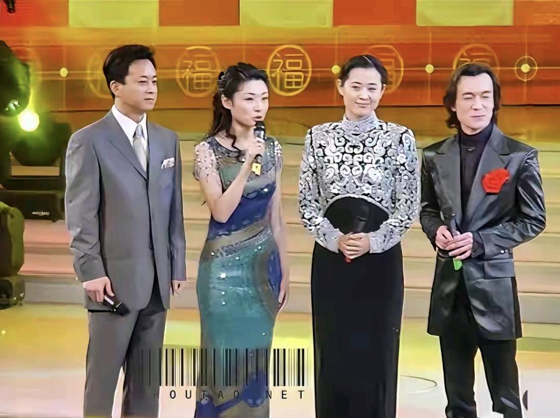 这四位央视优秀的主持人：朱军的稳重、周涛的优雅、倪萍的温暖、李咏的幽默，他们站在