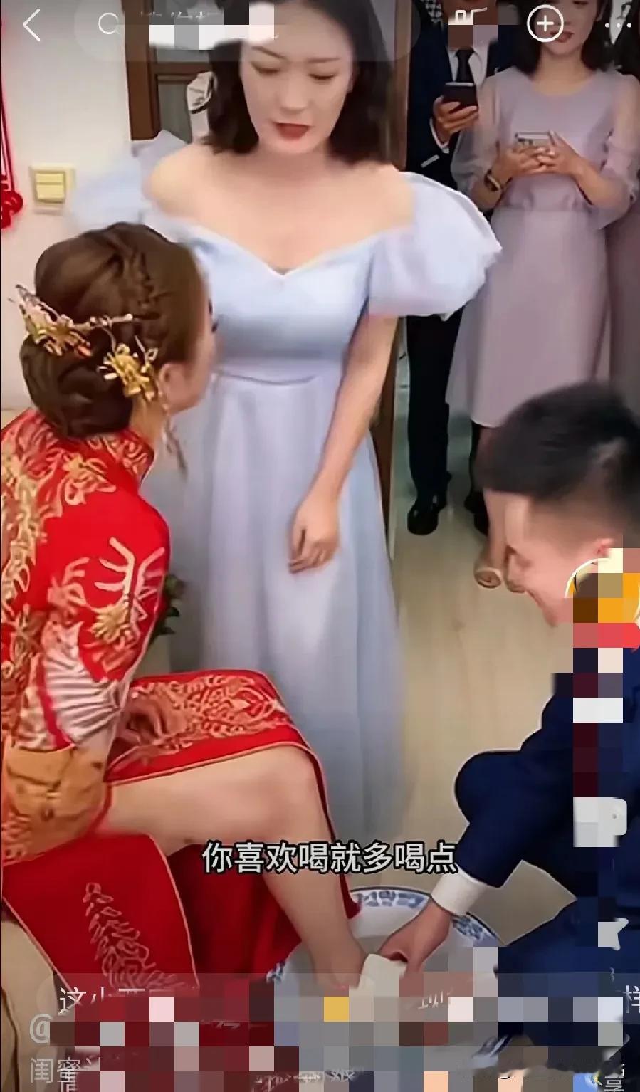 奇葩闺蜜，结婚让新郎喝洗脚水，被新娘怒怼！你给我滚！

近日一场新婚宴上闹出的乌