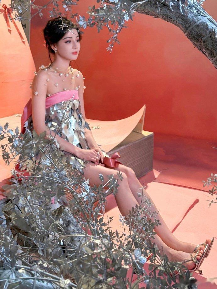 迪丽热巴🧚♀️  美哒哒