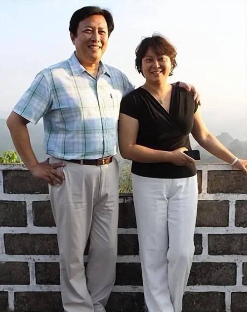 老王说，那天在长春动物园偶遇唐国强，真把我给震撼了！72岁的老爷子牵着壮丽的手，