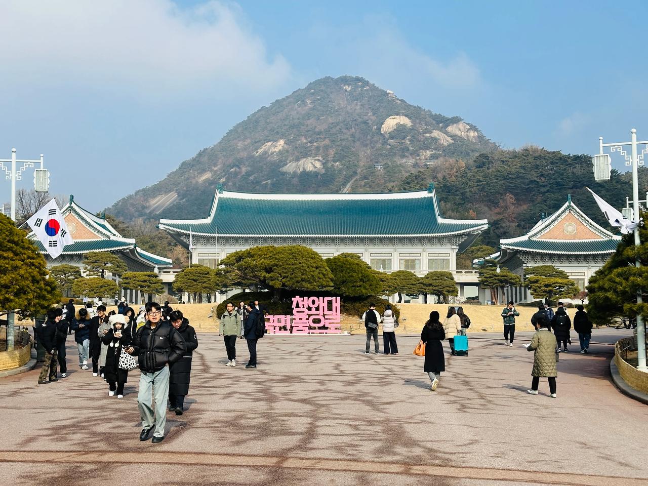 前韩国总统府邸青瓦台
感觉这边风水确实不太好，其他不说，方方正正的建筑没有个汉字