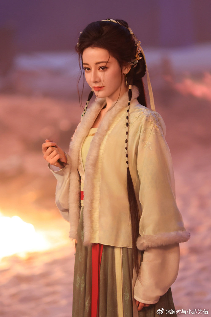 迪丽热巴回应腾讯视频腾讯视频在线辟谣贺思慕鬼话白日提灯 热巴直播“鬼话”忽悠灵珠