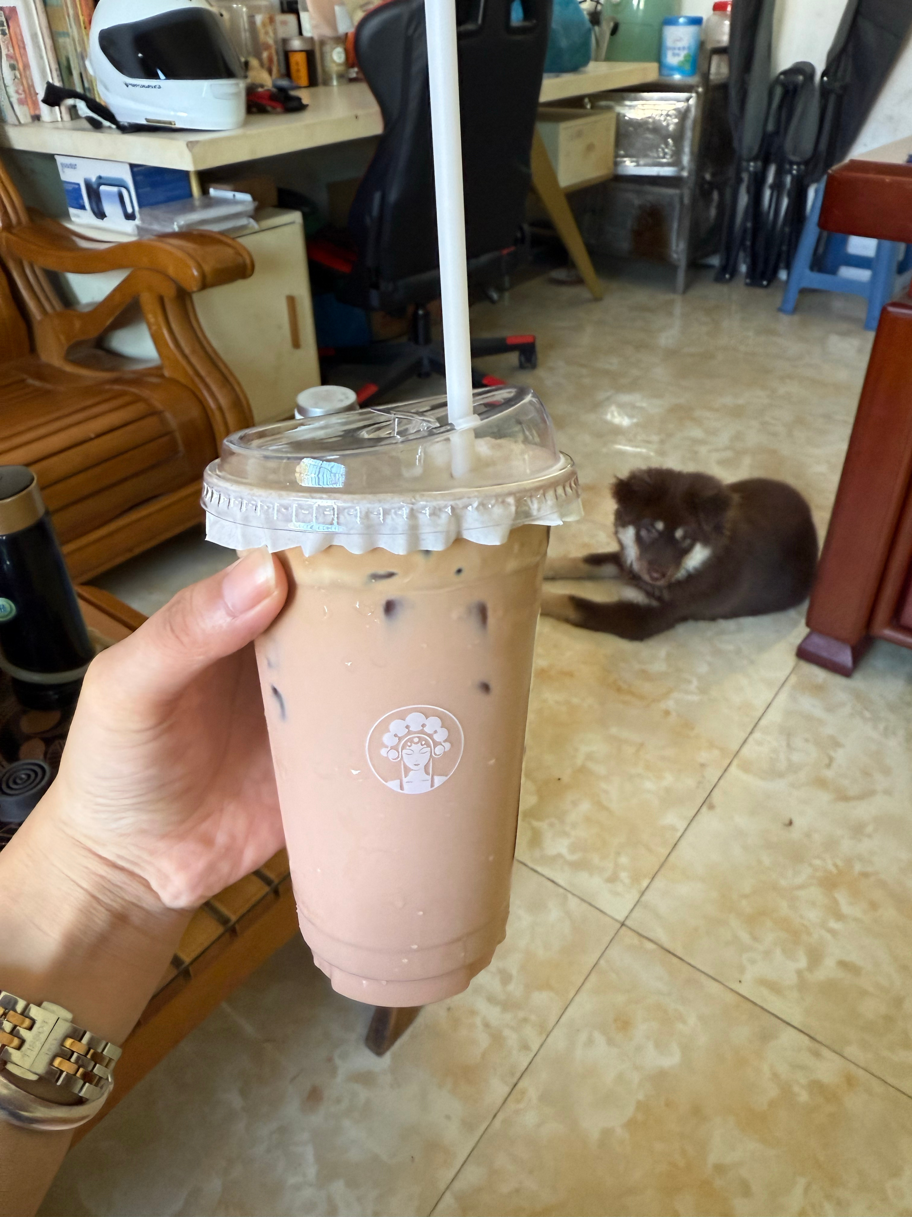 霸王茶姬 归云南•日照金山🧋金山在哪？这个出品不咋地啊味道还行吧，比较浓郁。 