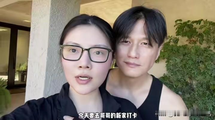 这俩人看来真的是蜜月之旅了，徐冬冬和尹子维，现在在美国和尹子维的家人在一起度假。