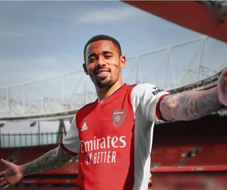 阿森纳本赛季能这么猛，真不是碰运气。
 
你看他们替补席，身价动不动就超4亿欧。