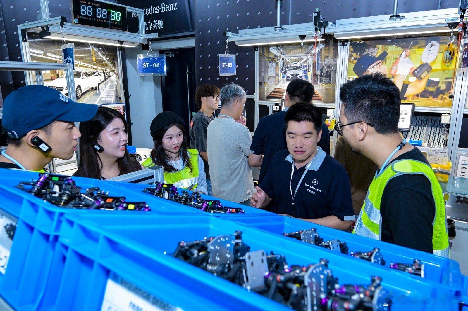 第一次打卡微缩版的梅赛德斯-奔驰生产工厂——鲁班实验室，体验顶级汽车制造工厂的协