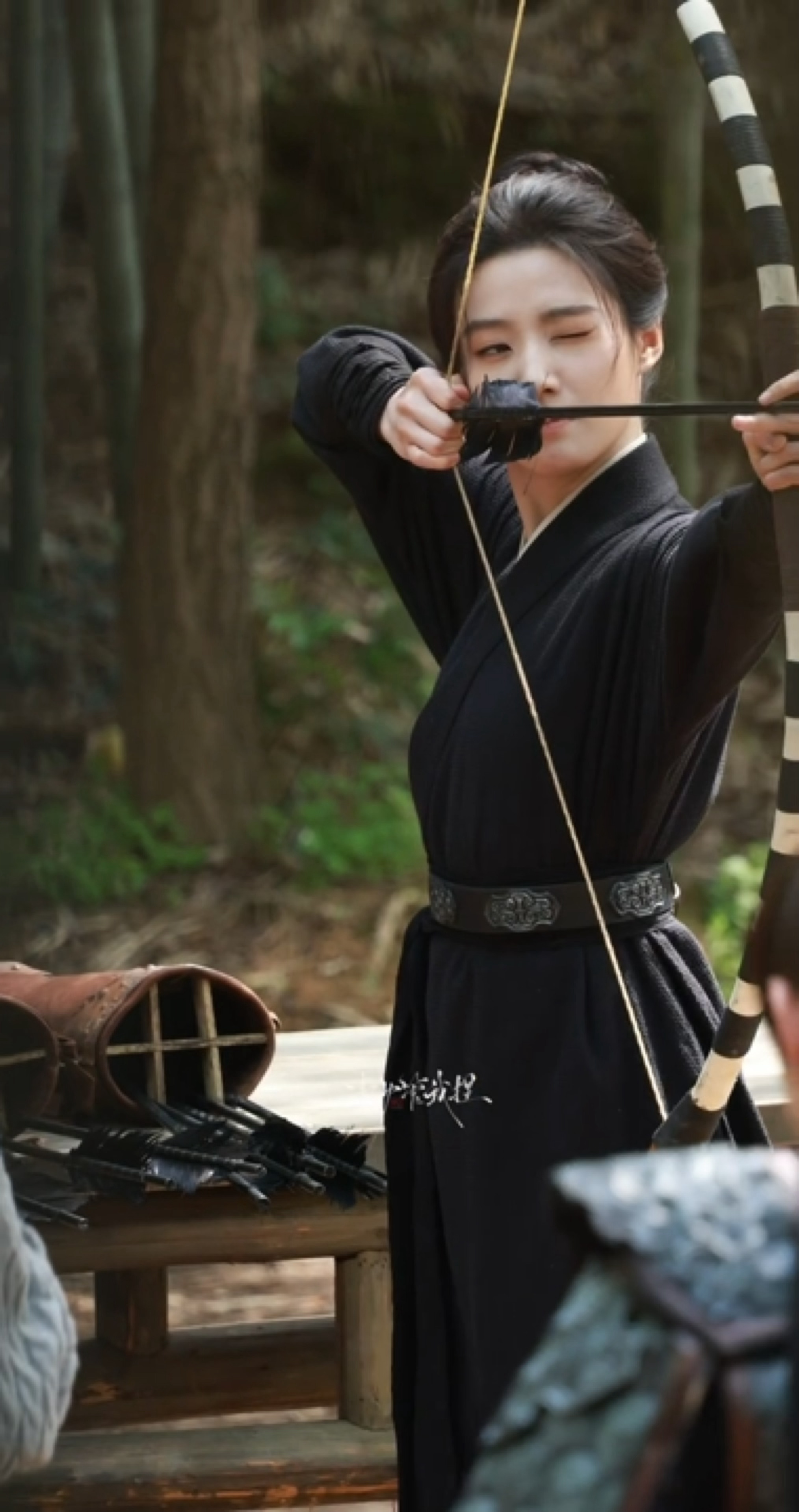 我家俊俏少年郎南衣🤤一瞬间的眼神变化钓死我了🫶卢昱晓何不同舟渡射箭路透