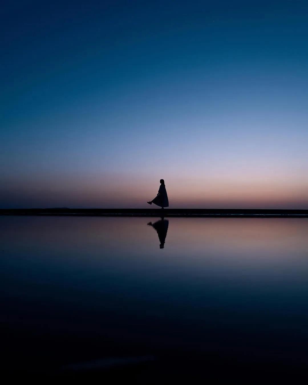 突然意识到人与人之间最大的区别

就是“宅家”

因为出门是随波逐流的，

流动