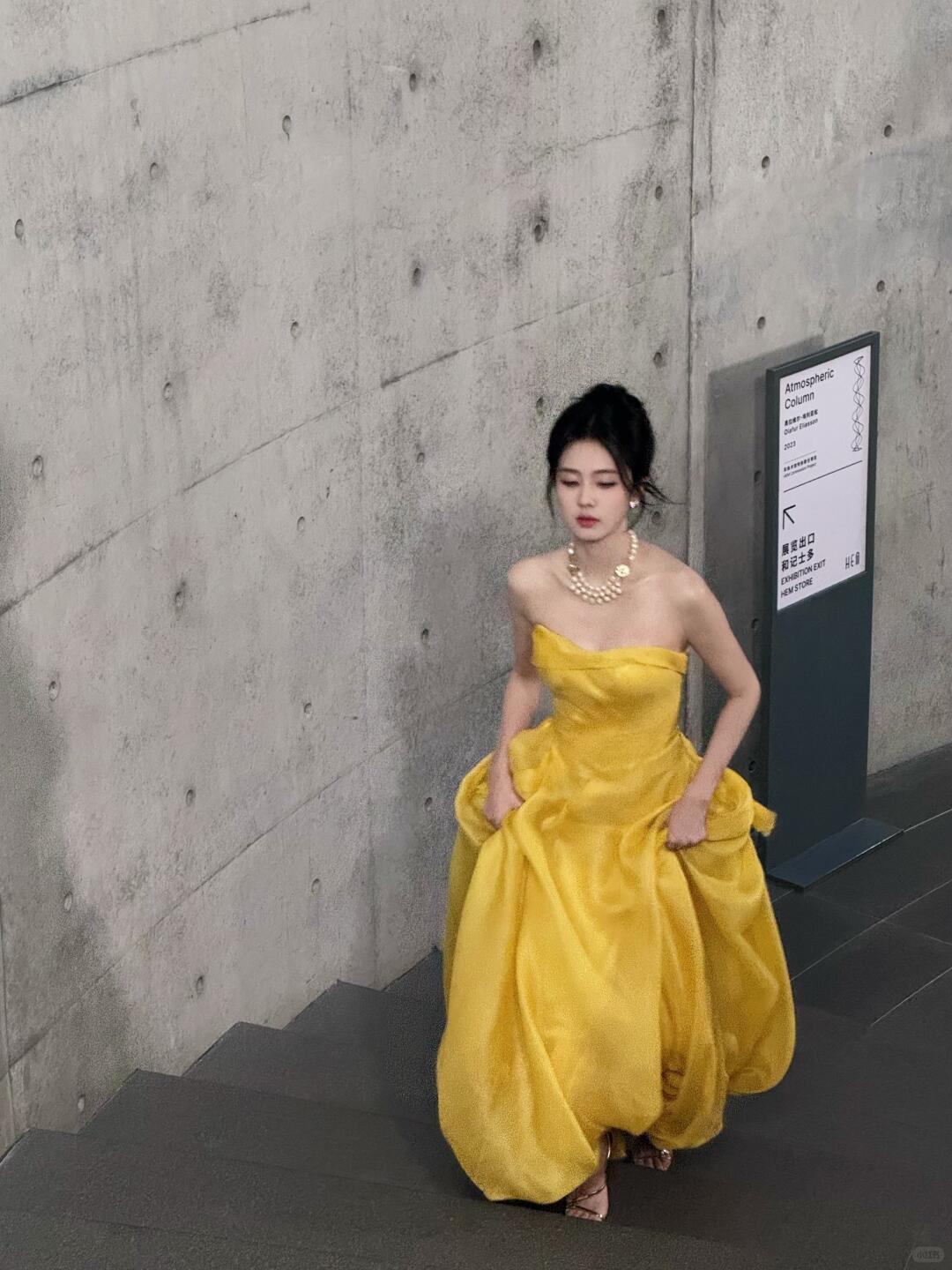 白鹿[超话]  •白鹿王韵娜 完全在逃公主👸​​​