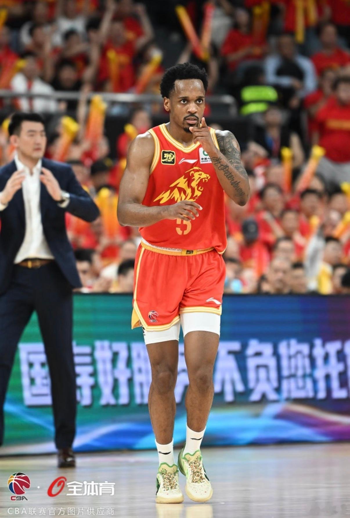 这场球基本预示着这哥们的进攻状态完全回来了，不过在季后赛到来之前，广厦“养身体”