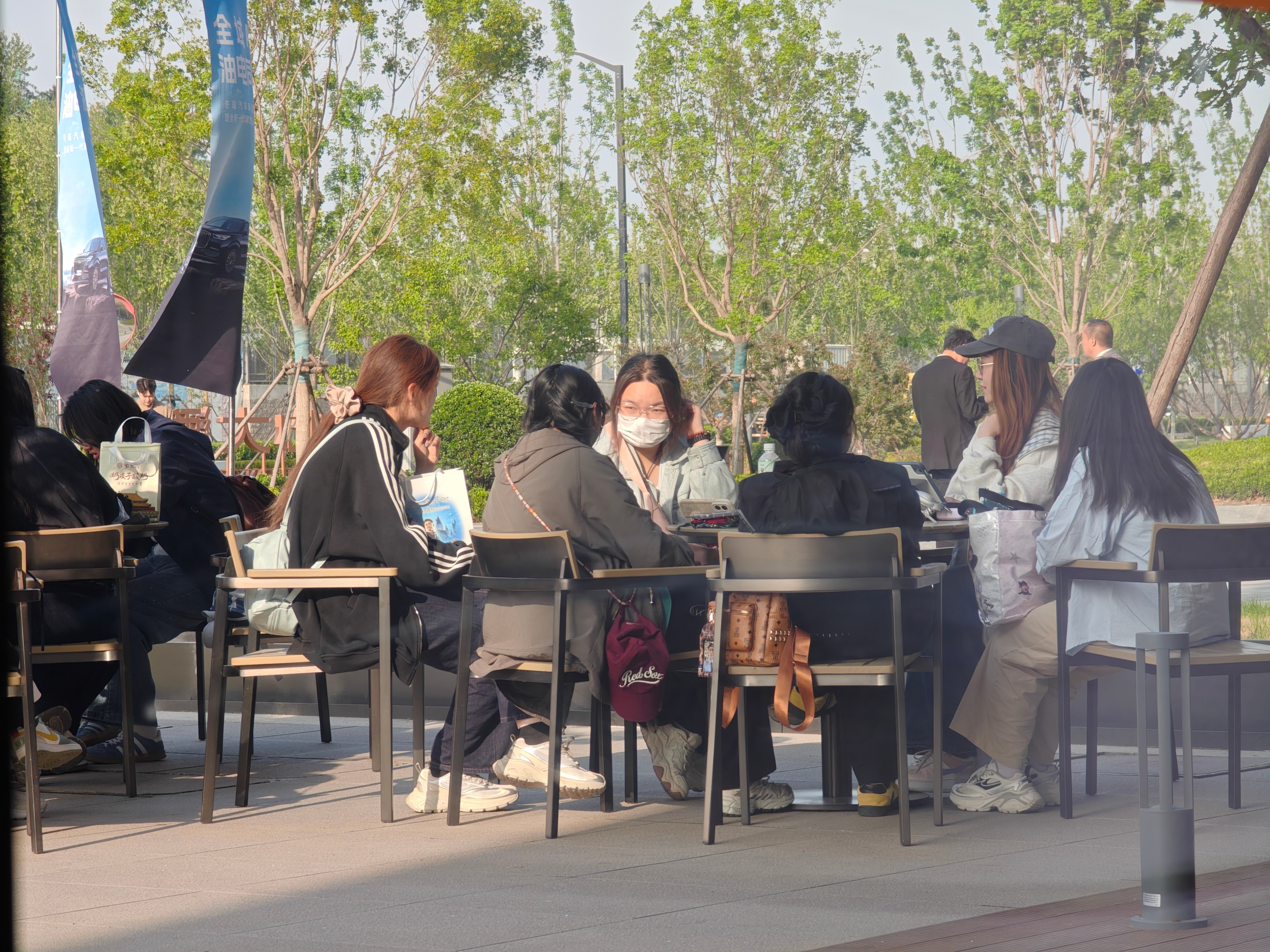 我说怎么又看到一群粉丝了，原来今晚有于适全新一代瑞虎9