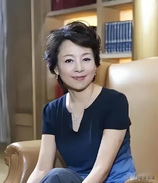 张瑜在采访里突然落泪，说这辈子最后悔的，就是错过了当年那个真心实意对她好的男人。