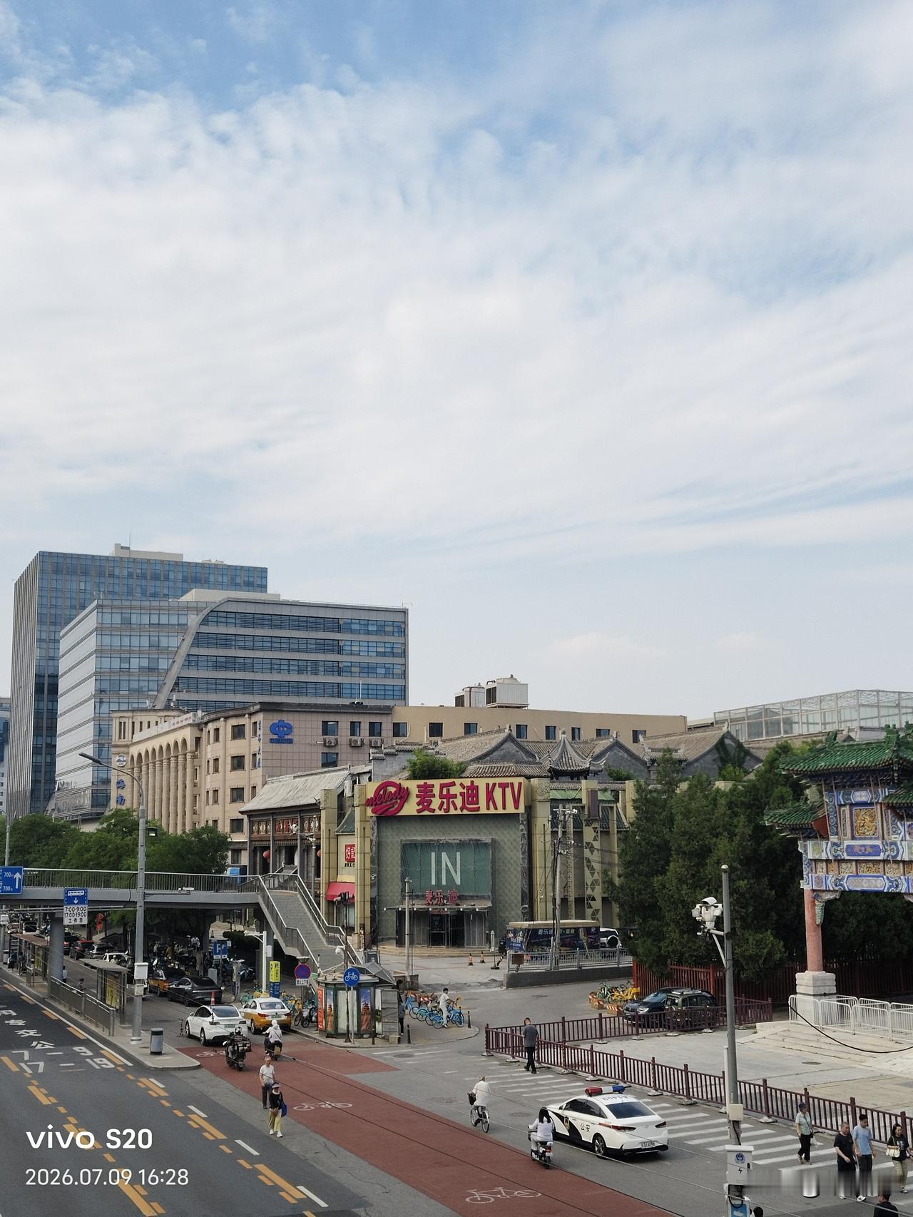今天下午又实现了我的愿望清单，6.2元ktv嗨唱一小时，我自己一个人唱歌。

《