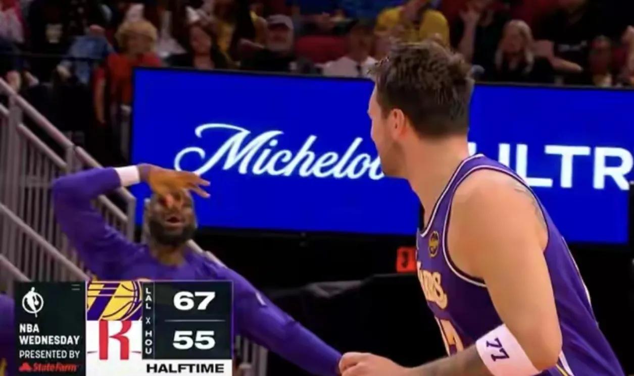 今天我是詹密!
14投13中，数个扣篮，41岁太强了。
继续走快攻路线，终结能力