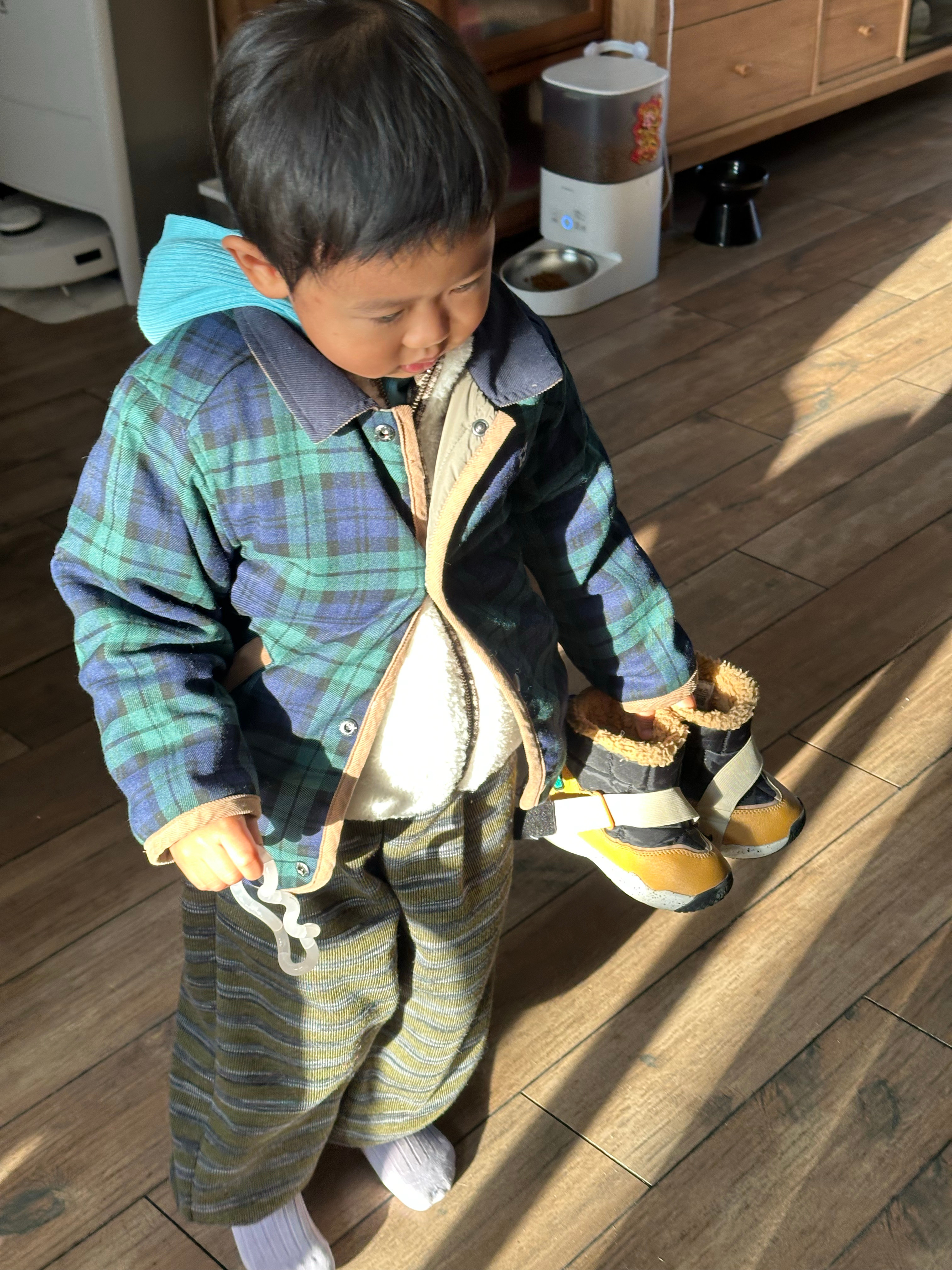sry儿子，妈妈挑衣服的时候忽略这个羊羔绒马甲的蓬松度了[流鼻血] ​​​