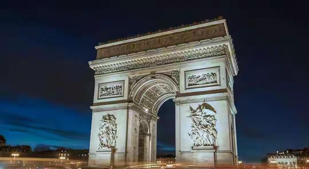 法国国债历史性的突破了4万亿美元，超过了法国一年创造的经济总量。法国到底怎么了？