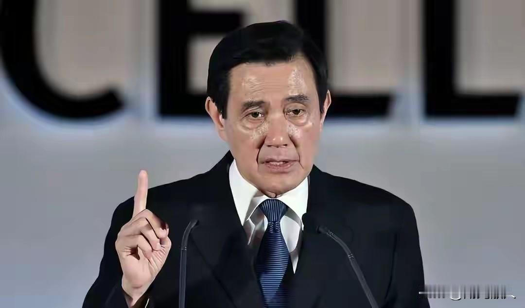 马英九是个很虚伪的人。
国人都亲切地称呼马英九为“小马哥”，原因不外乎是把他与他